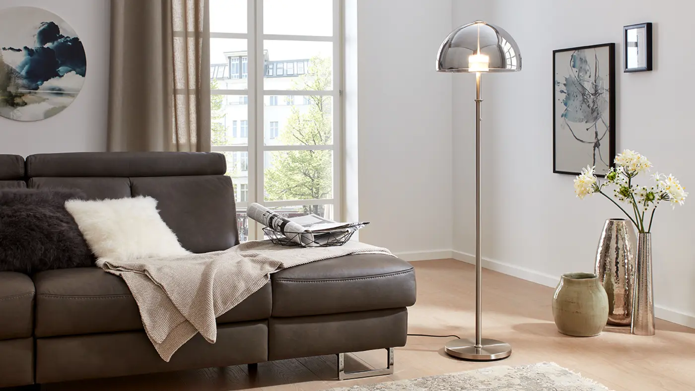 Interliving  Stehleuchte Serie 9311 Nickel matt & Chrom, Rauchglas – Höhe ca. 141