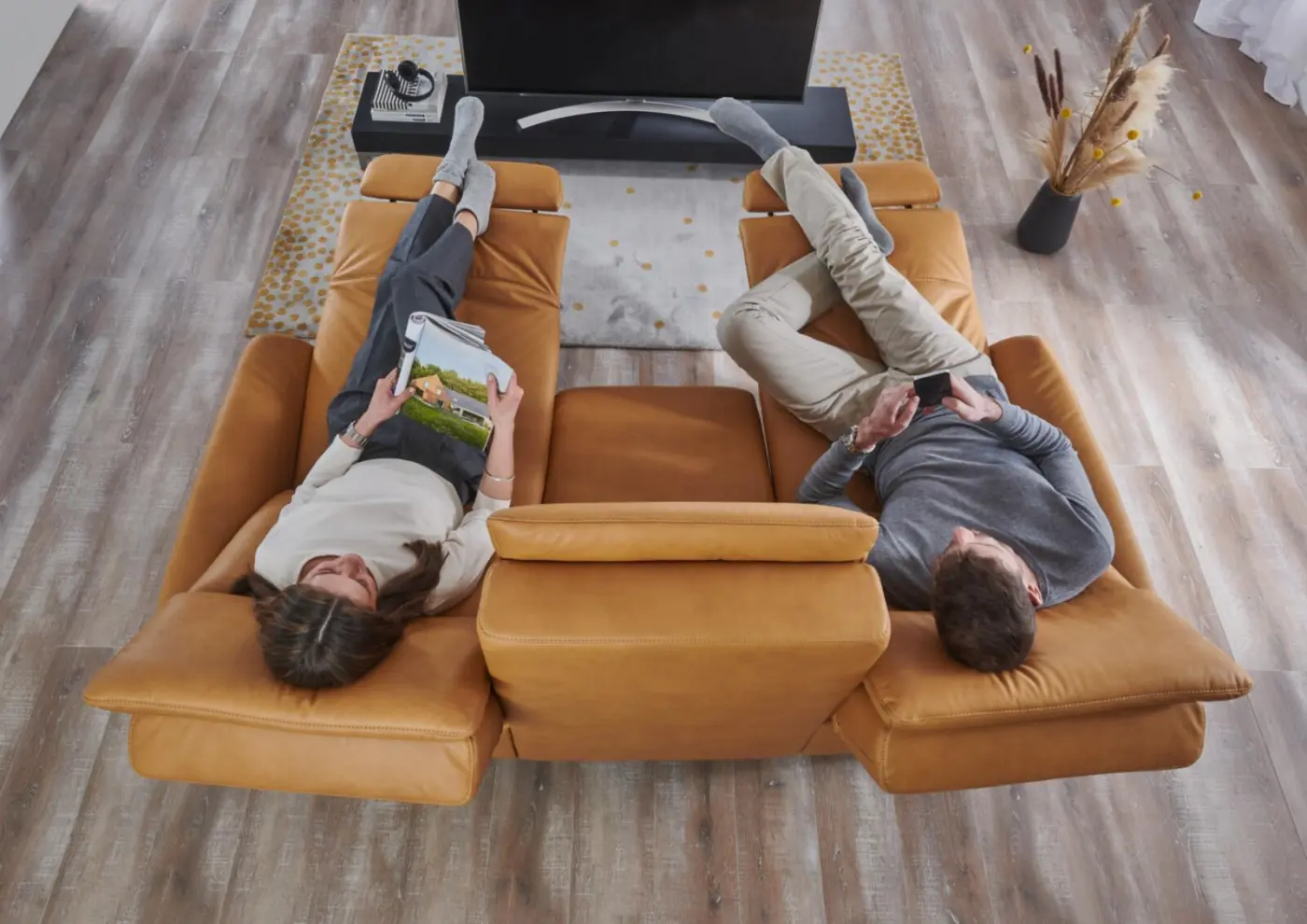 Polsteria  Relax-Rundsofa Serie Mira stoff senf ca. 210 cm  mit motorischer Verstellung