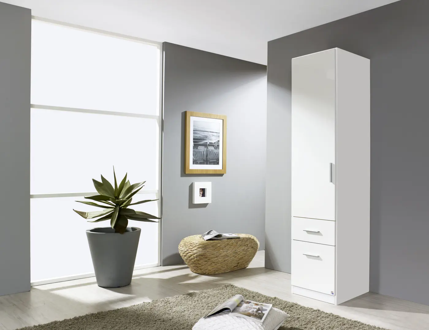 Rauch Drehtürenschrank Celle Hochglanz weiß/alpinweiß B/H/T: 47 x 197 x 54cm Rauch Drehtürenschrank Celle Hochglanz weiß/alpinweiß B/H/T: 47 x 197 x 54cm