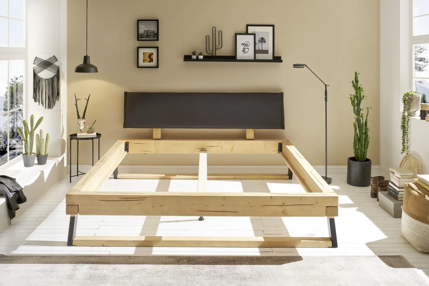 Schlafkontor Bettgestell Lobia Fichte massiv mit Polsterkopfteil in schwarz LF 180x200 cm