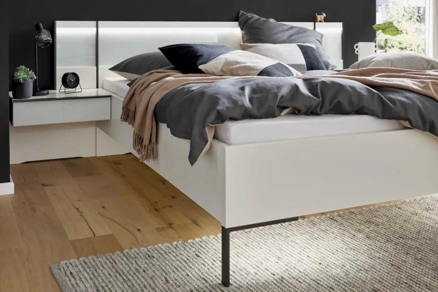 Interliving Schlafzimmer Kombination Serie 1033 weiß mit Glaseinlage mit Zubehör