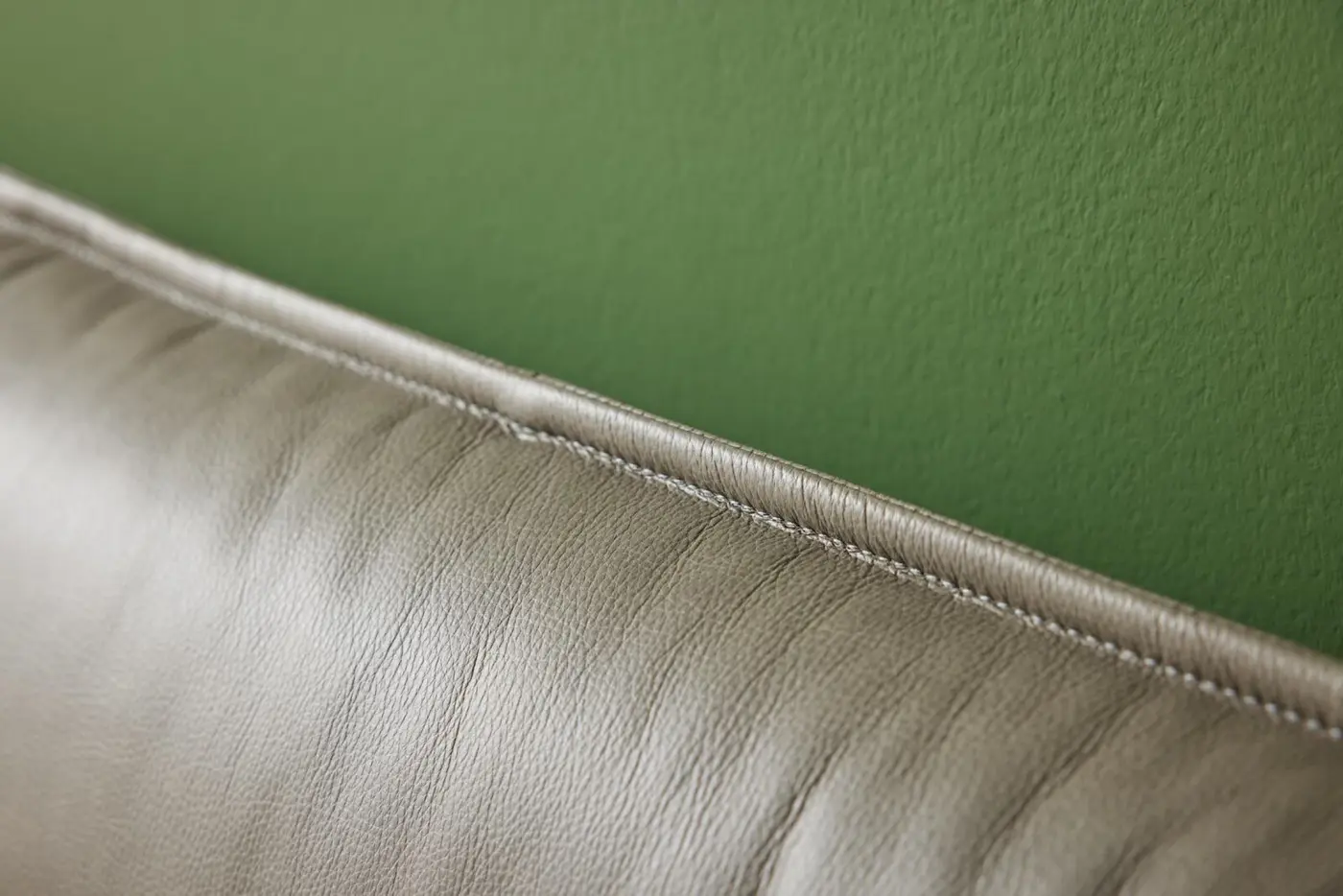 Interliving Polsterbettgestell Serie 1417 Leder grau  LF 180 x 200 cm