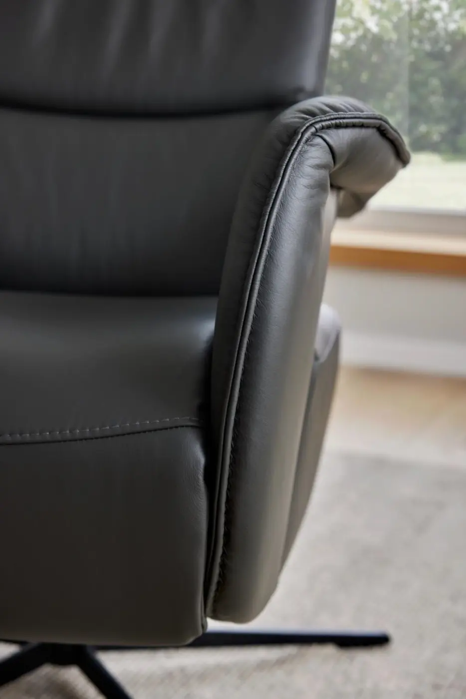 Interliving  Relaxsessel Serie 4545 motorisch Leder anthrazit