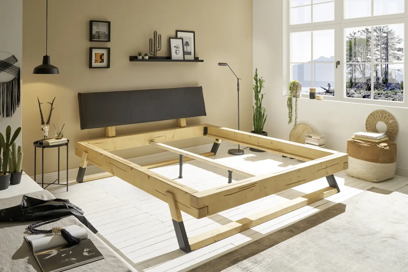 Schlafkontor Bettgestell Lobia Fichte massiv mit Polsterkopfteil in schwarz LF 180x200 cm