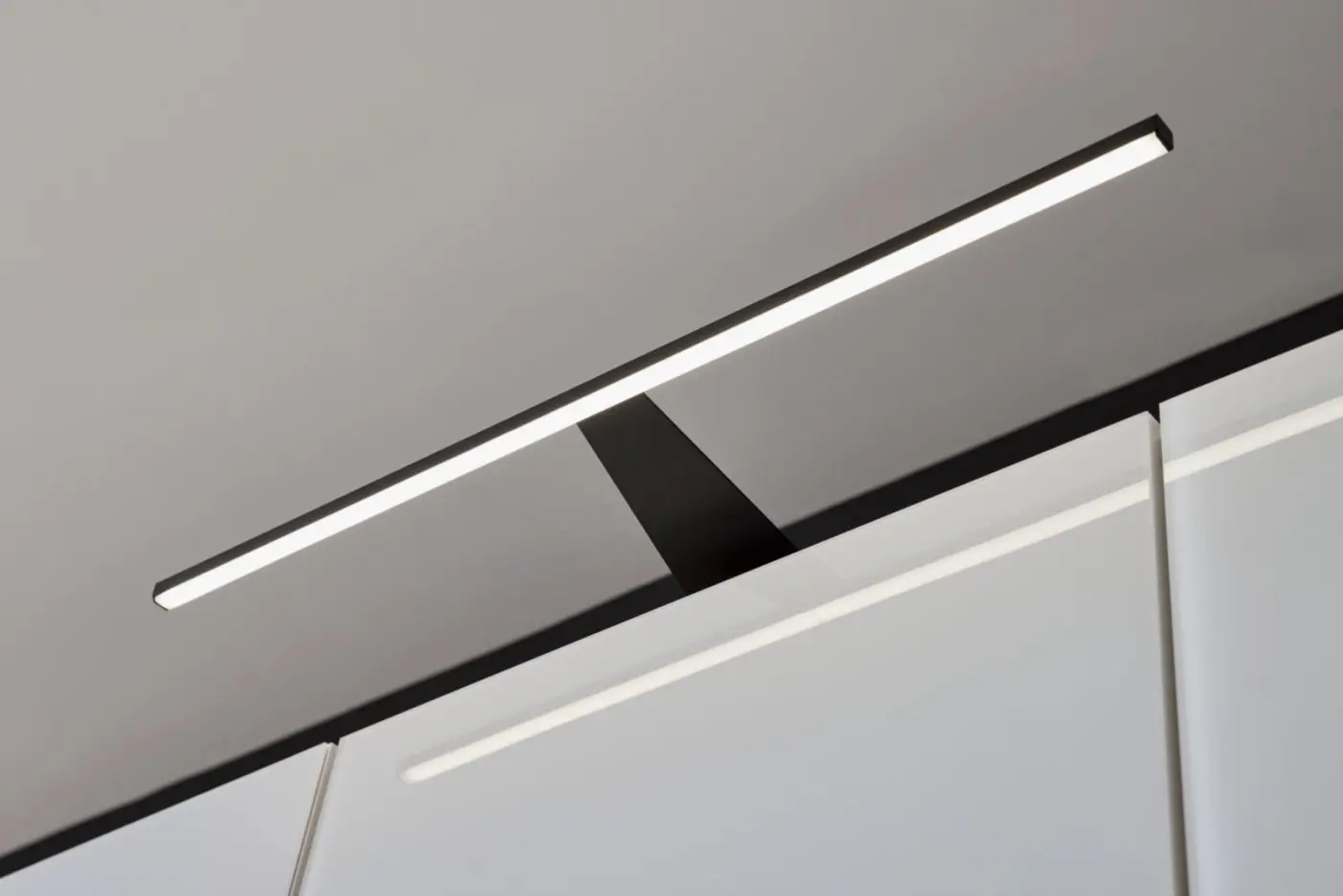 Interliving Schlafzimmer Kombination Serie 1033 weiß mit Glaseinlage mit Zubehör