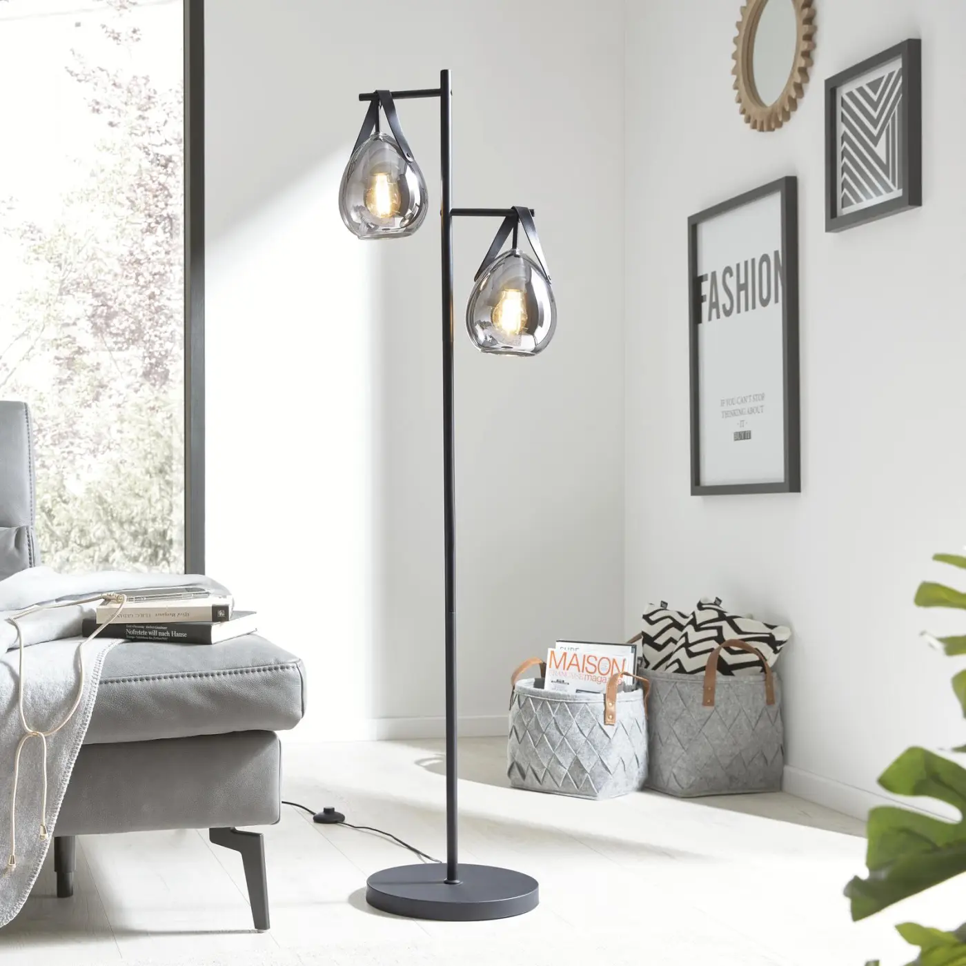 Interliving Stehleuchte IL 9332 Schwarz