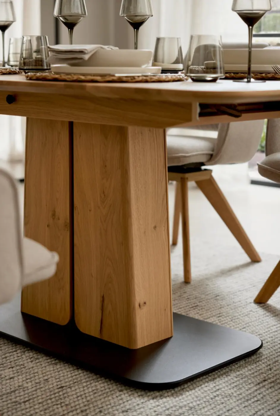 Interliving Design-Tisch Serie 5124  Eiche massiv ca. 180(220) x 90 cm
