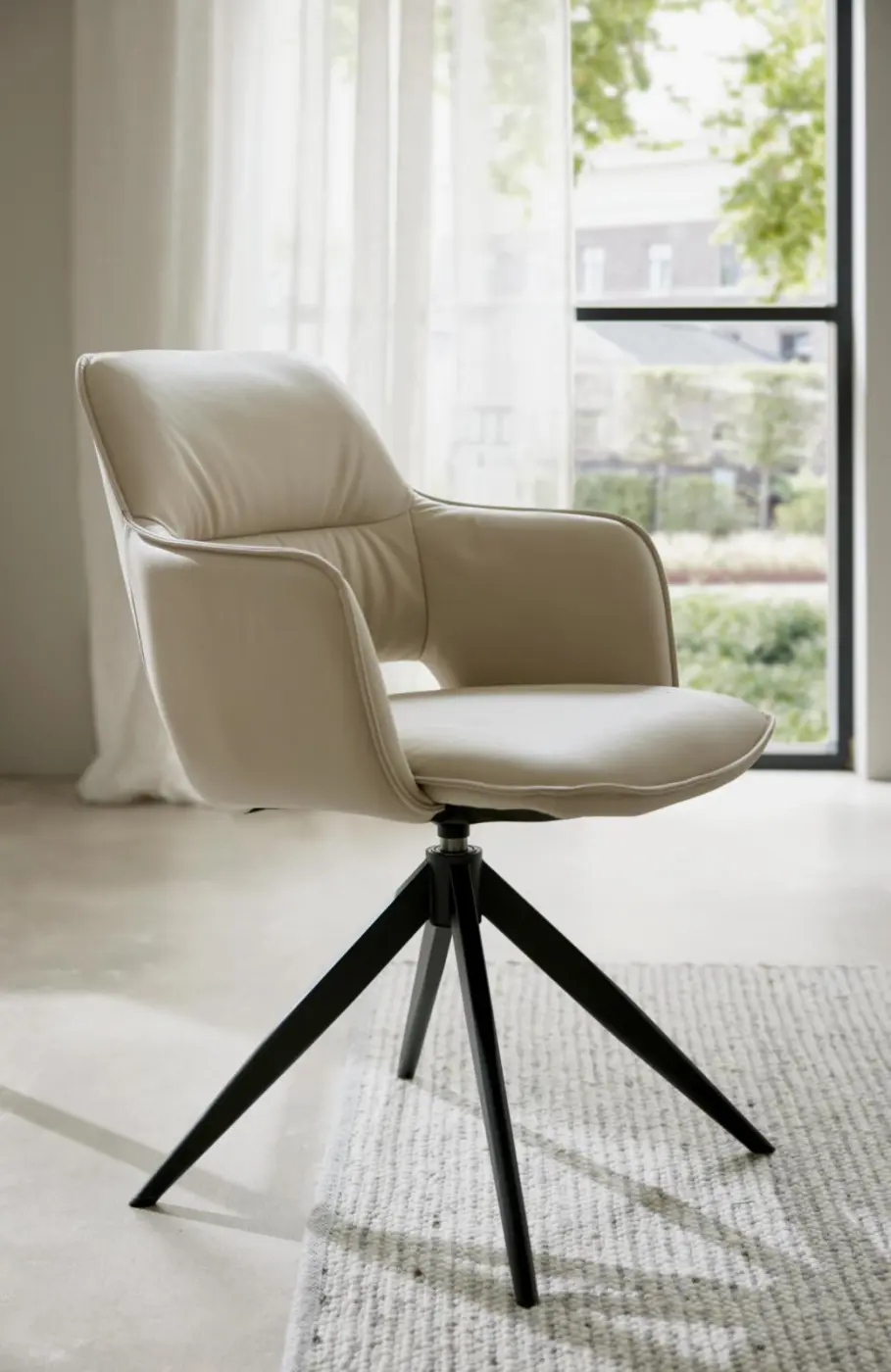 Interliving  Design-Schalensessel Serie 5124 creme/Eiche