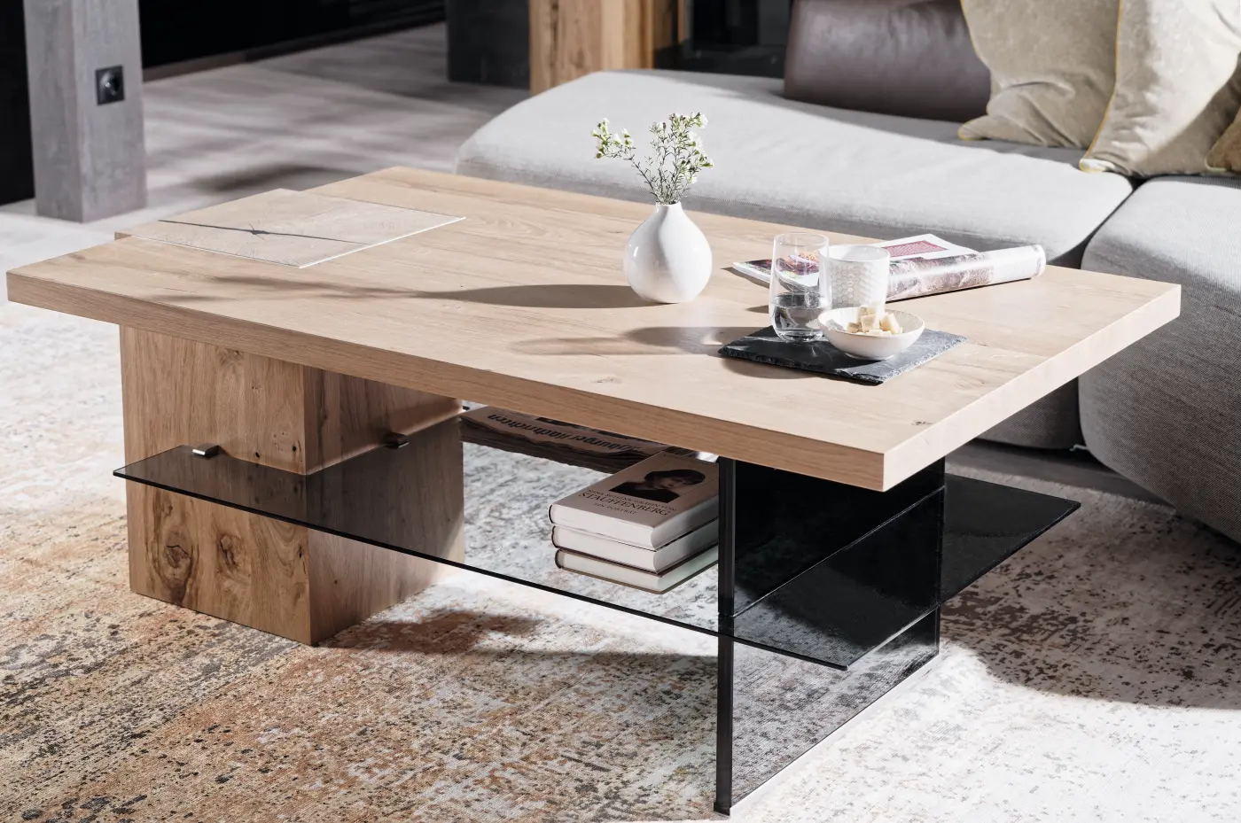 Voglauer Valpin Couchtisch mit Kubus Eiche Altholz 75/120 cm Voglauer Valpin Couchtisch mit Kubus Eiche Altholz 75/120 cm