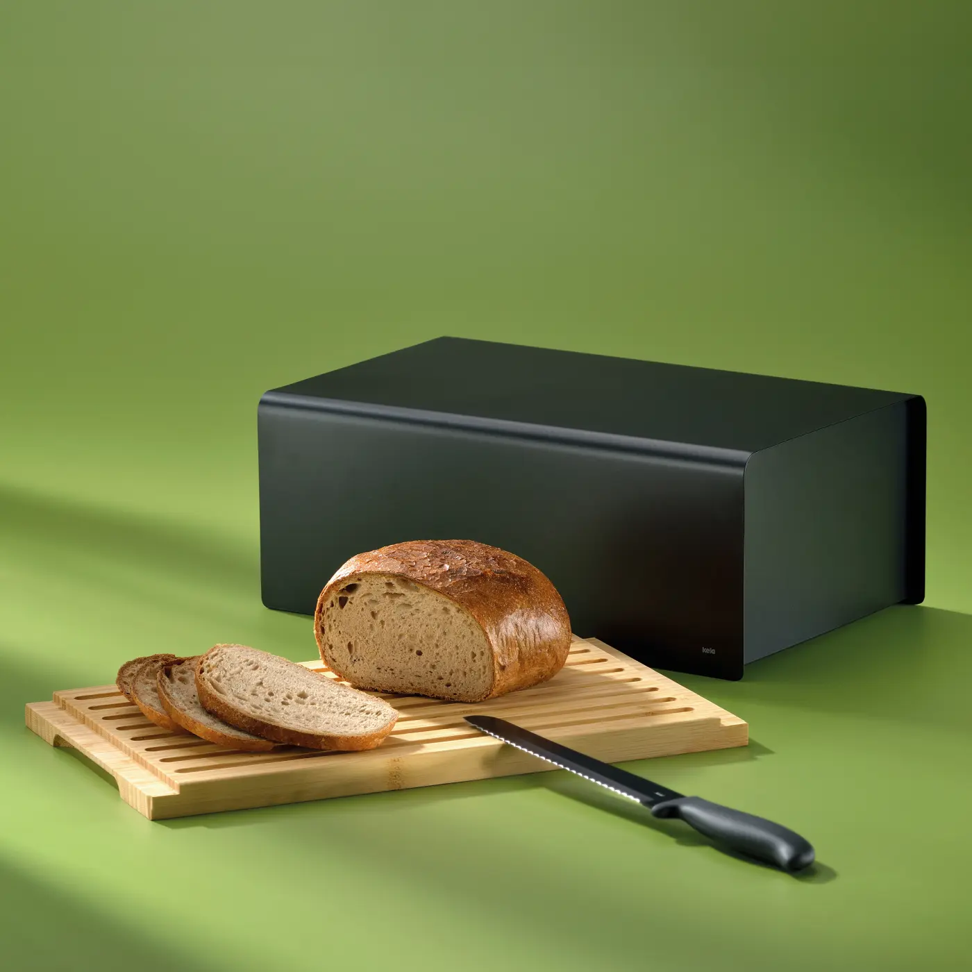 Kela Brotkasten Kiril mit Schneidebrett schwarz 38x23x16cm