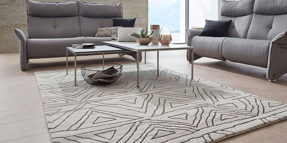 interliving-moebel-wohnzimmer-teppich-couch-modern-schwarz-weis interliving-moebel-wohnzimmer-teppich-couch-modern-schwarz-weis