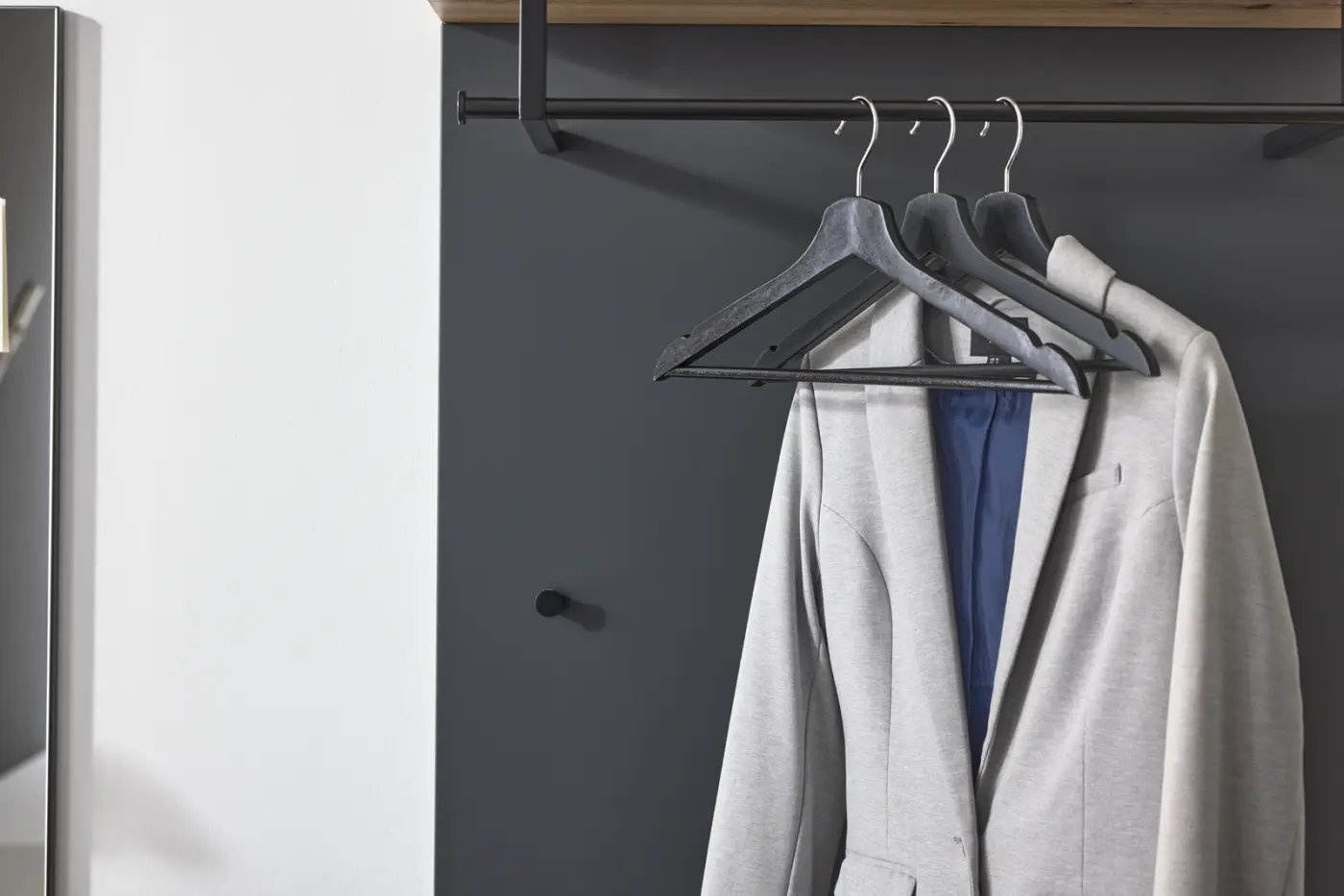 Interliving Garderobenkombi Serie 6012 Anthrazit Asteiche Dekor