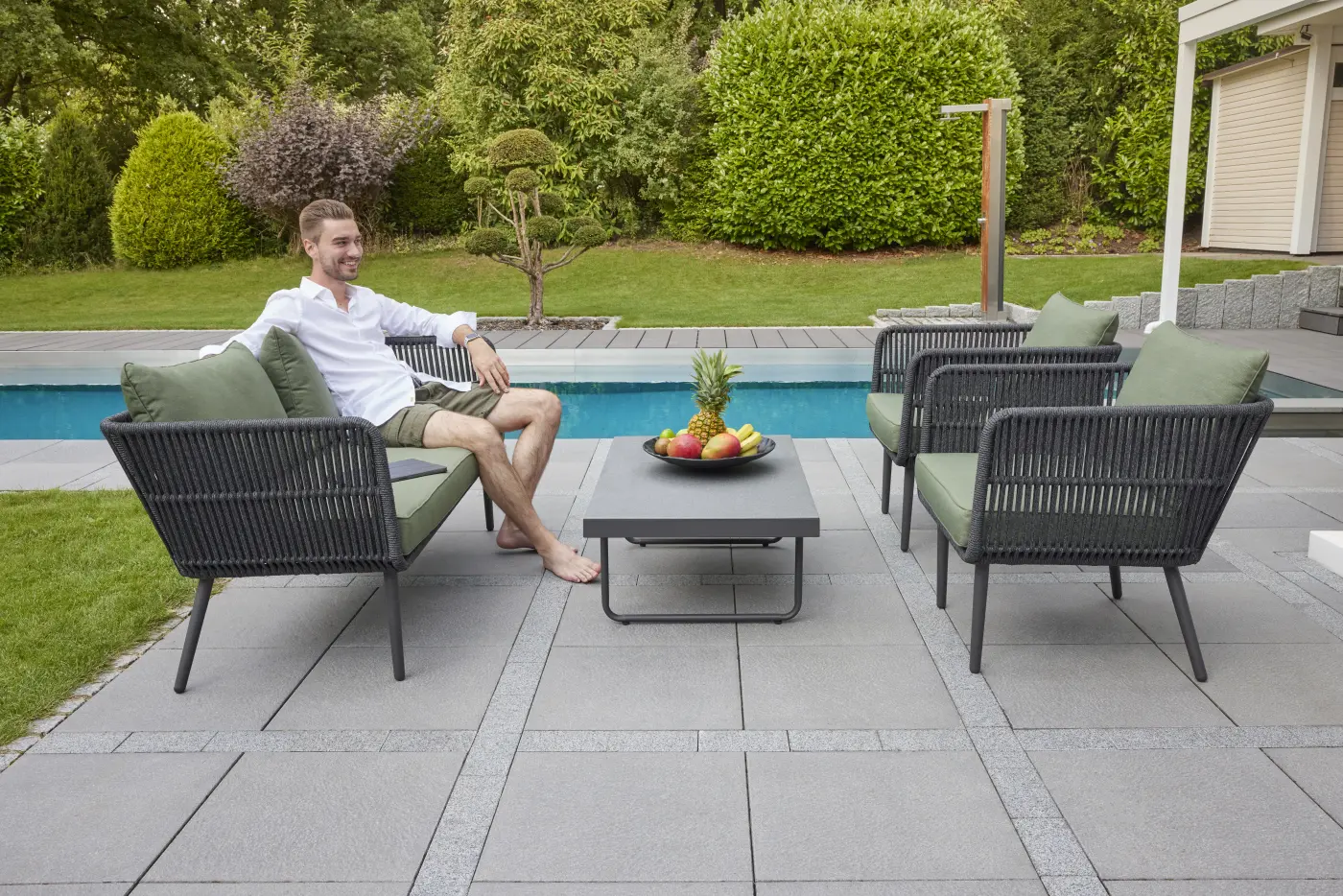 LC Garden Loungegruppe mit Tisch Serie  Saigon moosgrün/anthrazit 