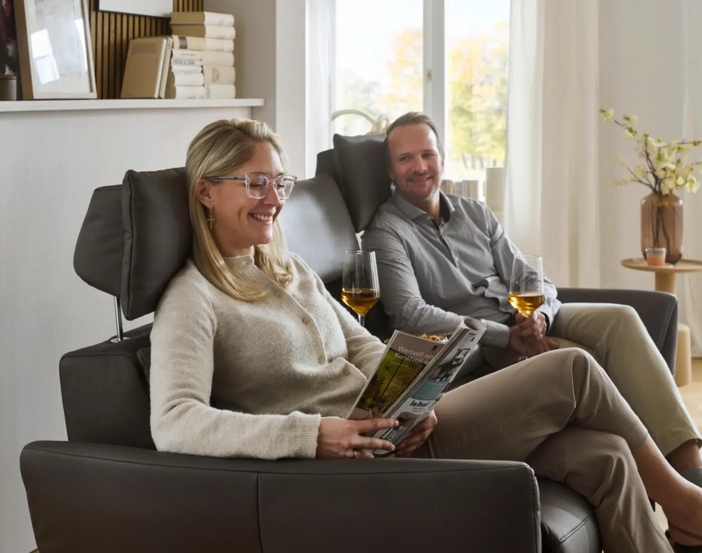 Polsteria  Rundsofa Lola motorische TV-Funktion Evita anthrazit  ca. 218 cm