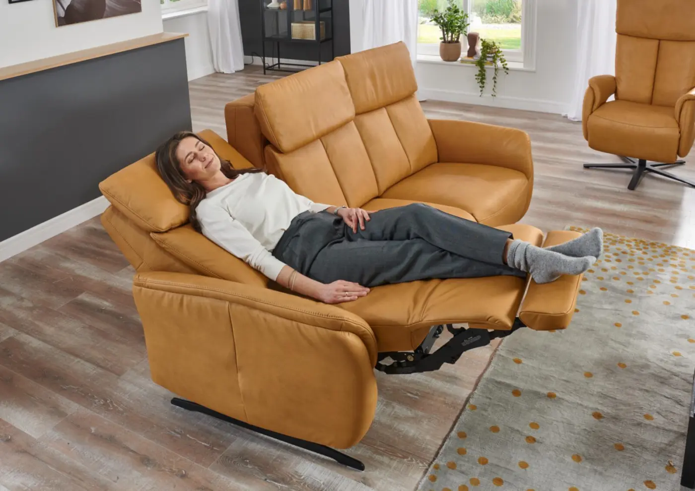 Polsteria  Relax-Rundsofa Serie Mira stoff senf ca. 210 cm  mit motorischer Verstellung