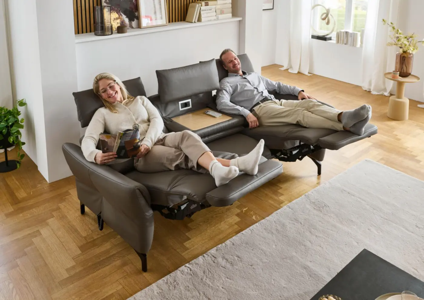 Polsteria  Rundsofa Lola motorische TV-Funktion Evita anthrazit  ca. 218 cm