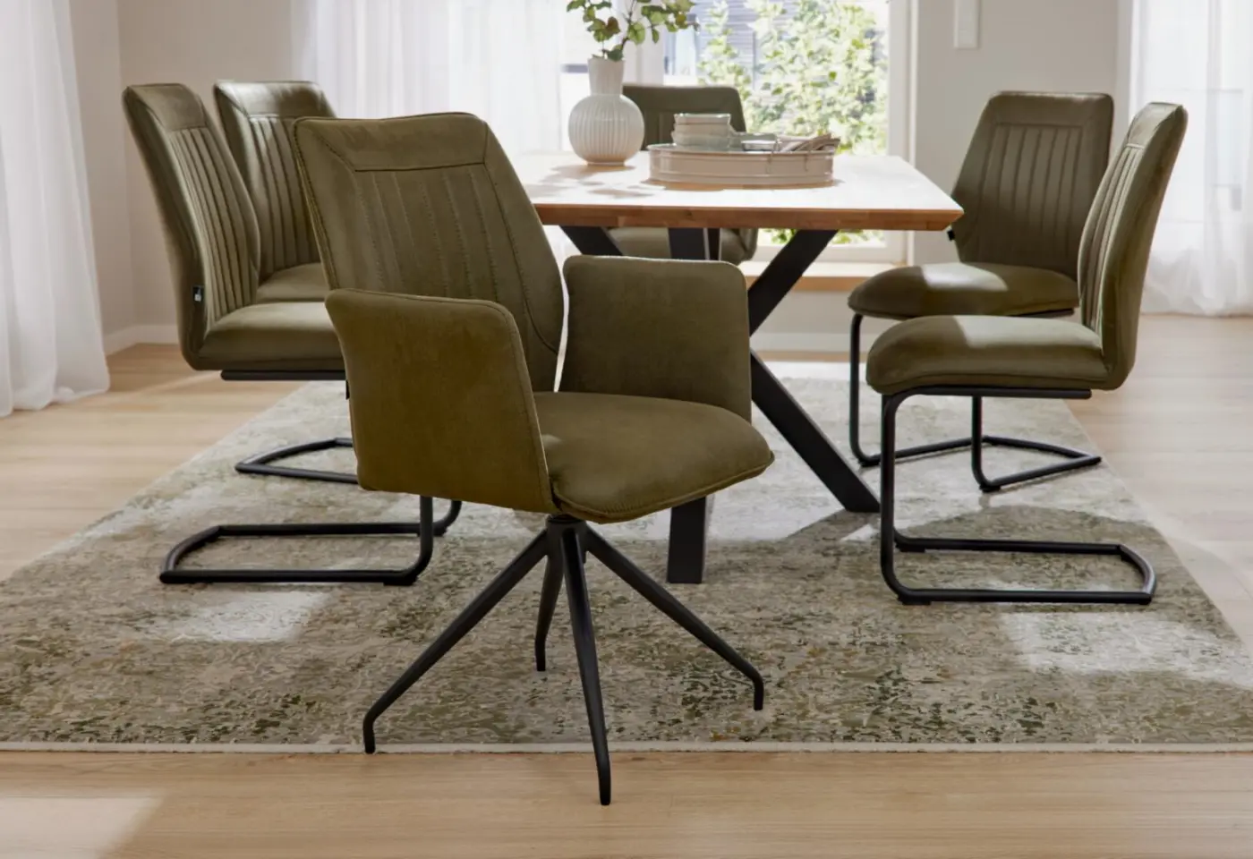 Interliving Armlehnenstuhl Serie 5125 dunkelgrün