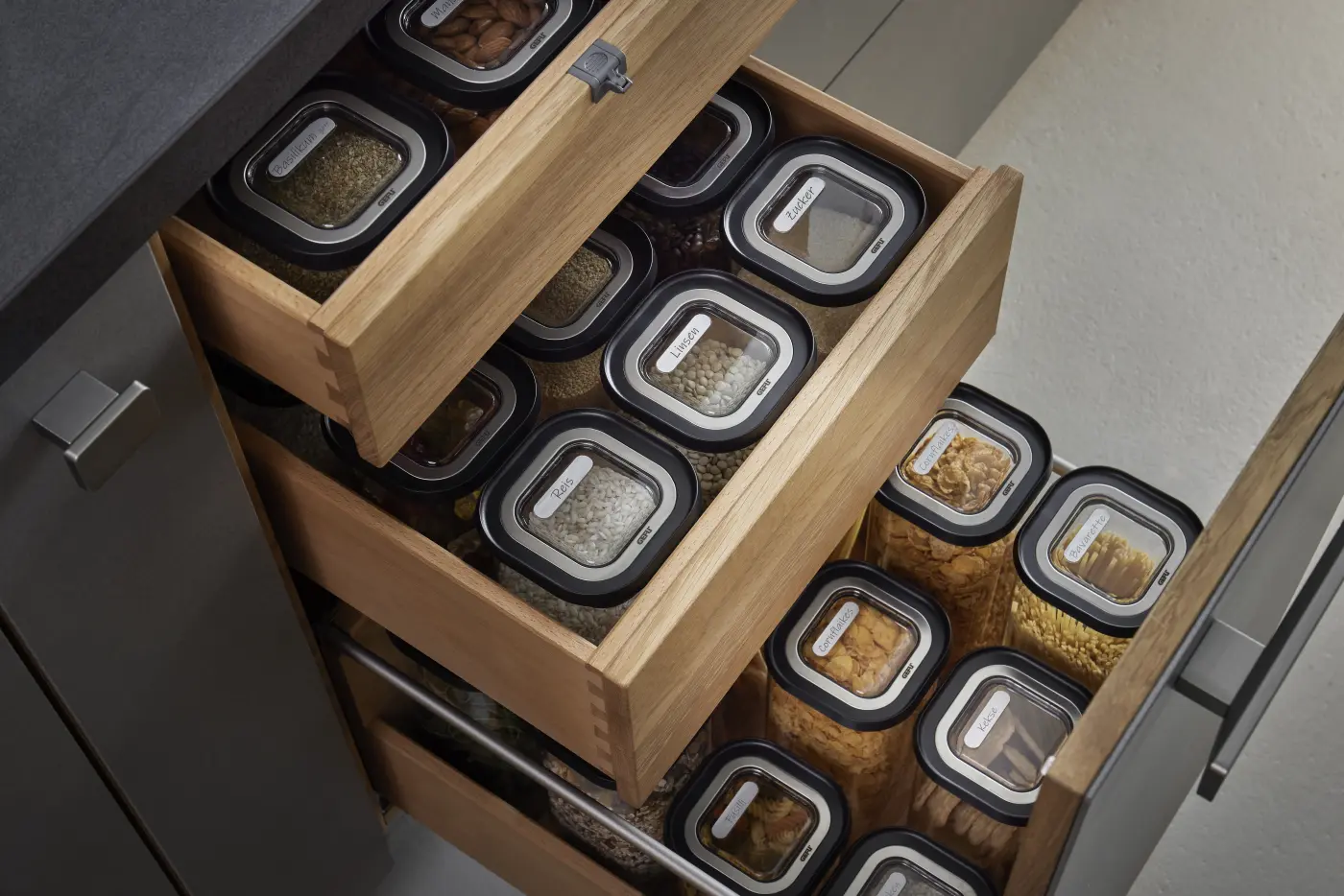 GEFU Vorratsdose PANTRY  1.400 ml schwarz/silber Borosilikatglas|Kunststoff|Kunststoff