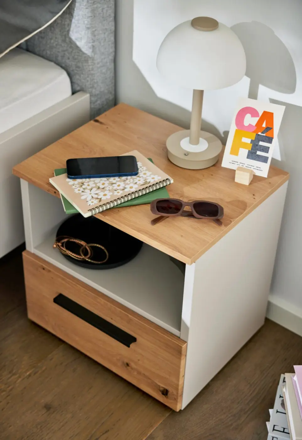 Interliving Nachtkommode Serie 1702 Artisan Eiche / Sandgrau ca. 46 x 49,5 x 36,5cm