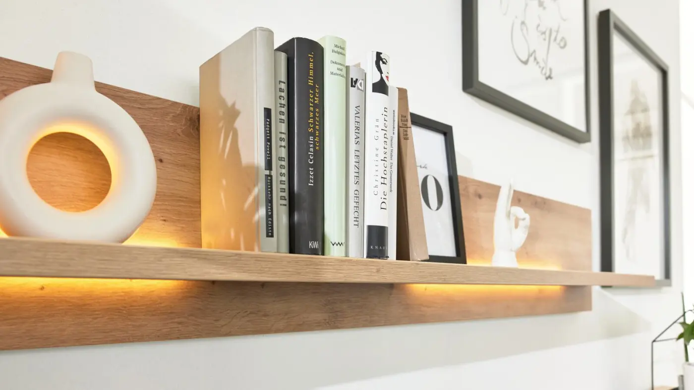 Interliving Wandboard mit Beleuchtung Serie 2110 Alteiche ca. 180 cm lang Interliving Wandboard mit Beleuchtung Serie 2110 Alteiche ca. 180 cm lang