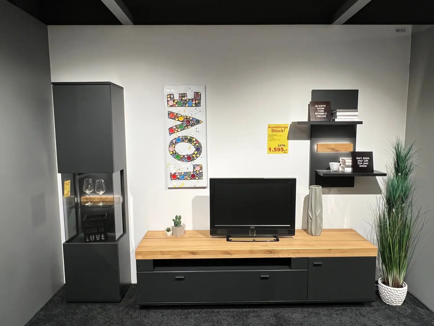 MCA Wohnwand Messina inkl. Beleuchtung schwarzgrau mit Abs. in Risseiche ca. 320 x 201 x 50cm