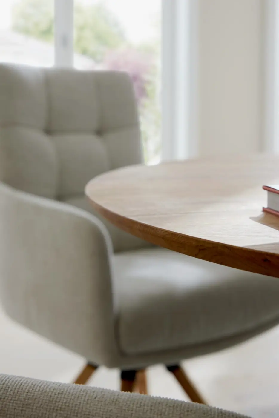 Interliving Esstisch  IL5116 Eiche massiv Ø 125 cm