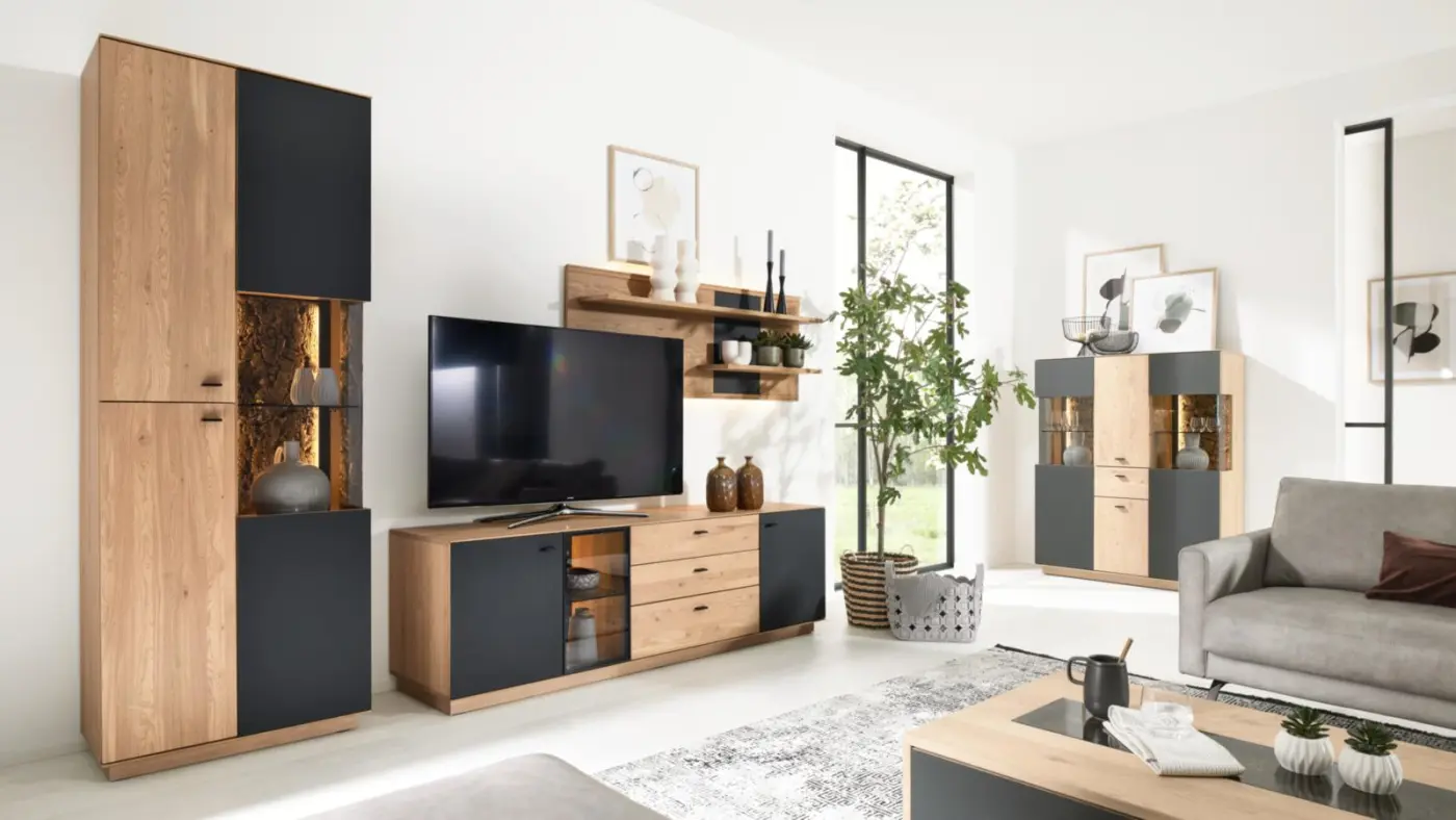 INTERLIVING2025 TV-/Wohnl W-Eiche massiv/Glas Anthr B/H/T ca. 325/209/50 cm
