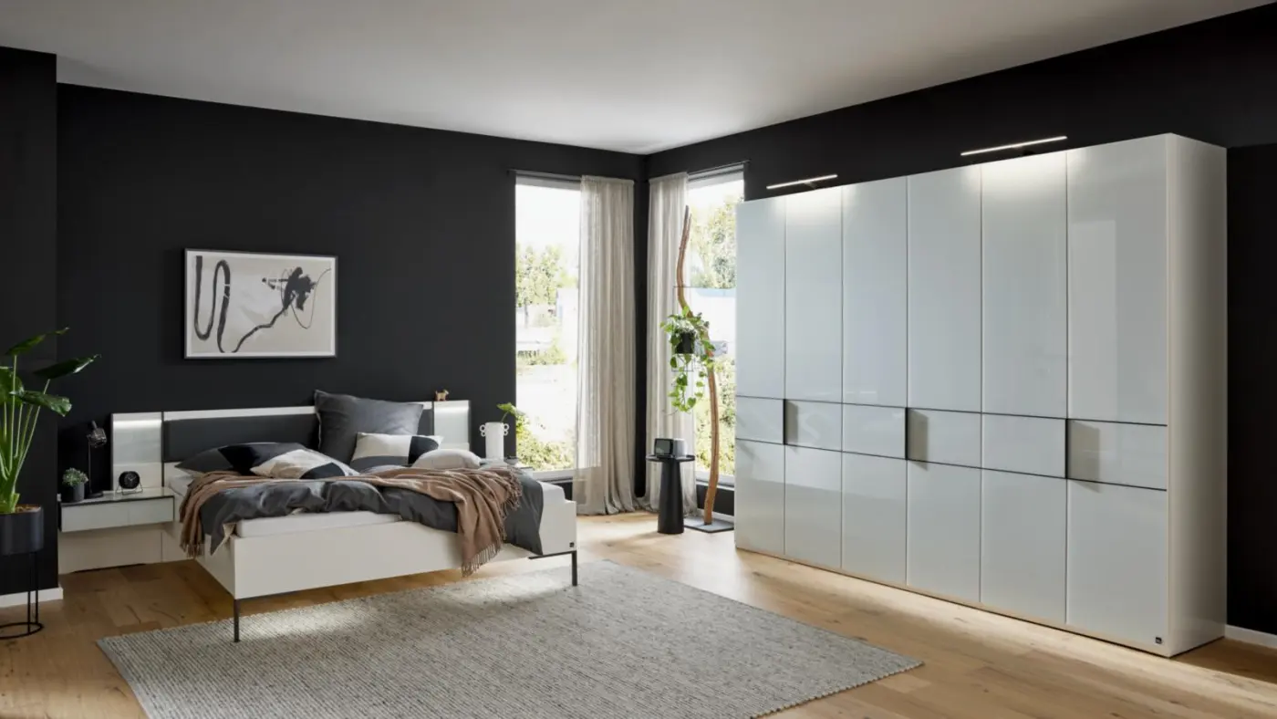 Interliving Schlafzimmer Kombination Serie 1033 weiß mit Glaseinlage LF ca. 180 x 200 cm