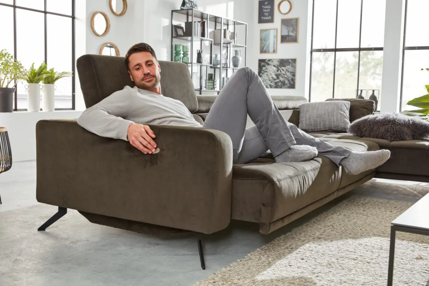 Interliving Wohnlandschaft mit Funktionen Serie  4303 dunkelgrün ca. 323 x 190 cm