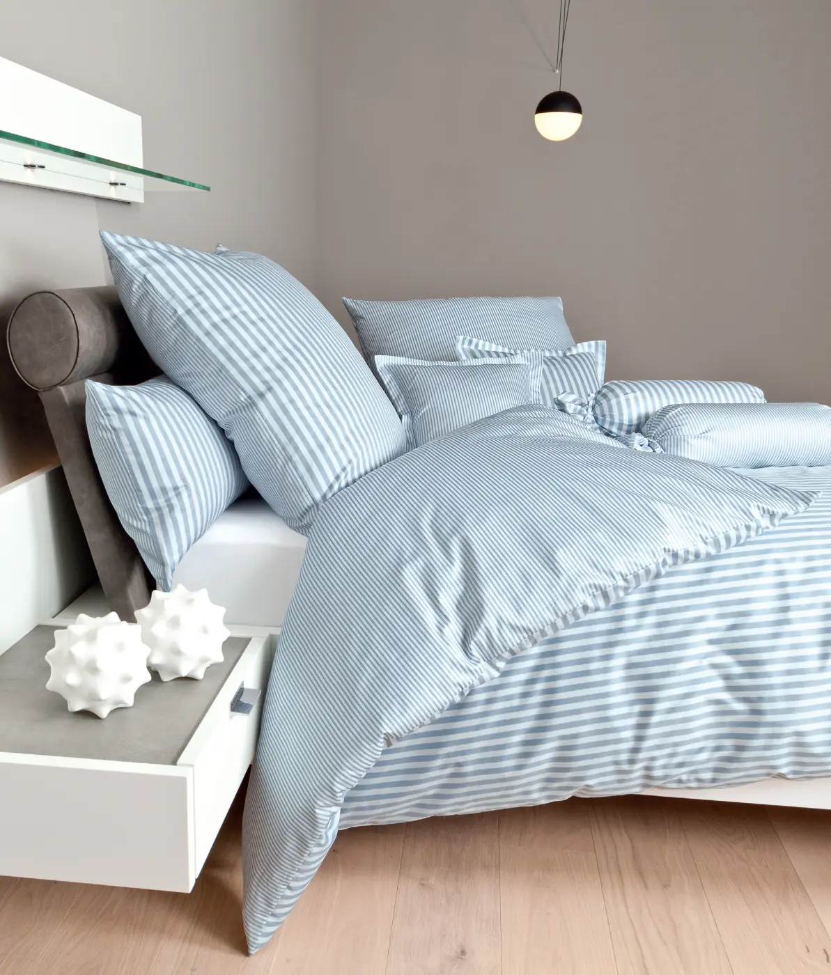 Janine  Mako-Satin Bettwäsche Modern Classic  perlblau 155x220/80x80 cm