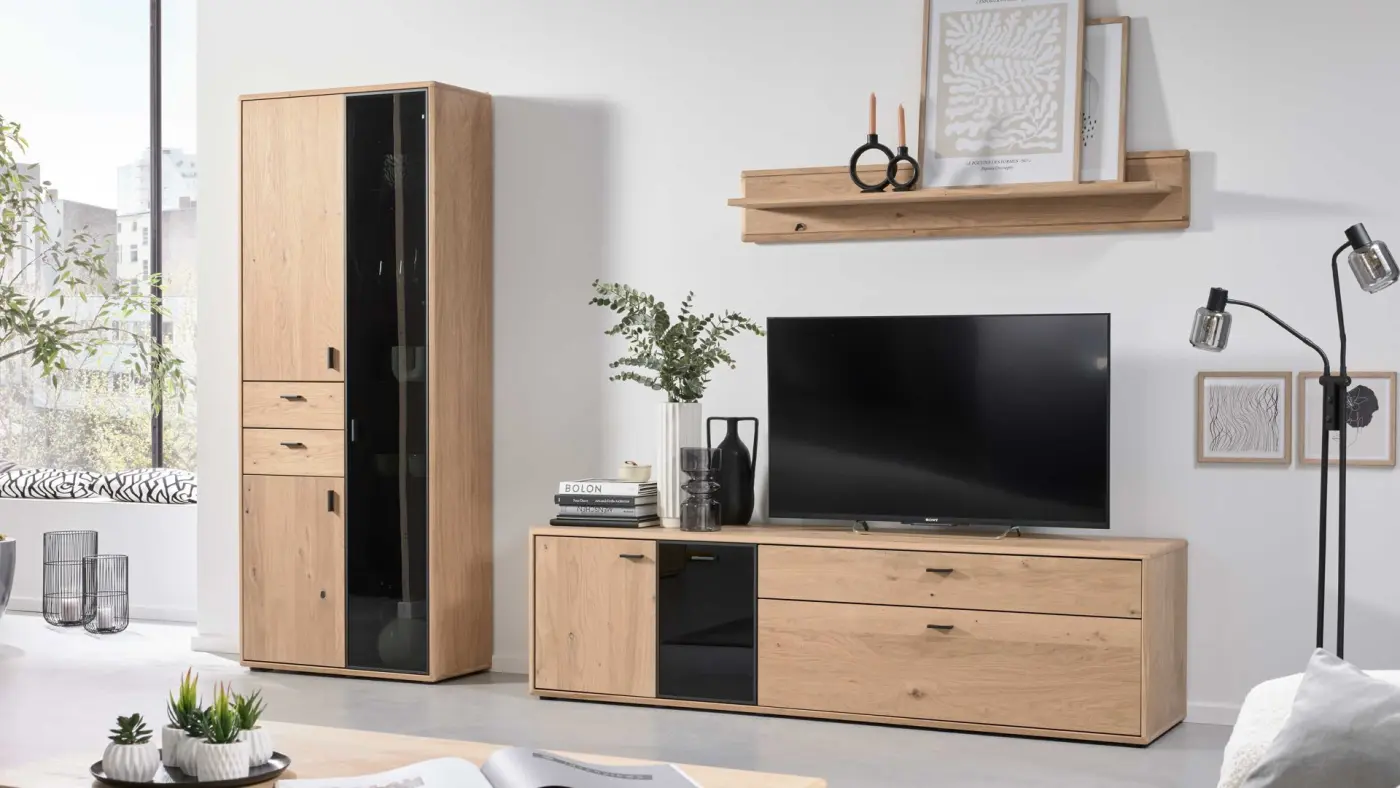 Interliving  Wohnwand Serie 2024 mit Beleuchtung Eiche furniert - mit Schwarzglas  ca. 299,2 x 207,7 x 50,2 cm