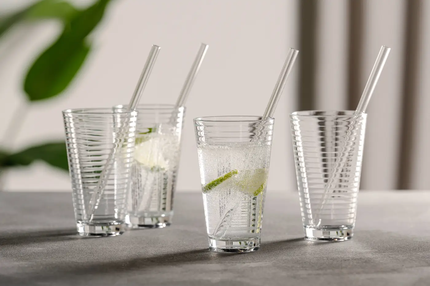 Leonardo 8tlg Becherset Spirale mit Glastrinkhalm  transparent 300 ml