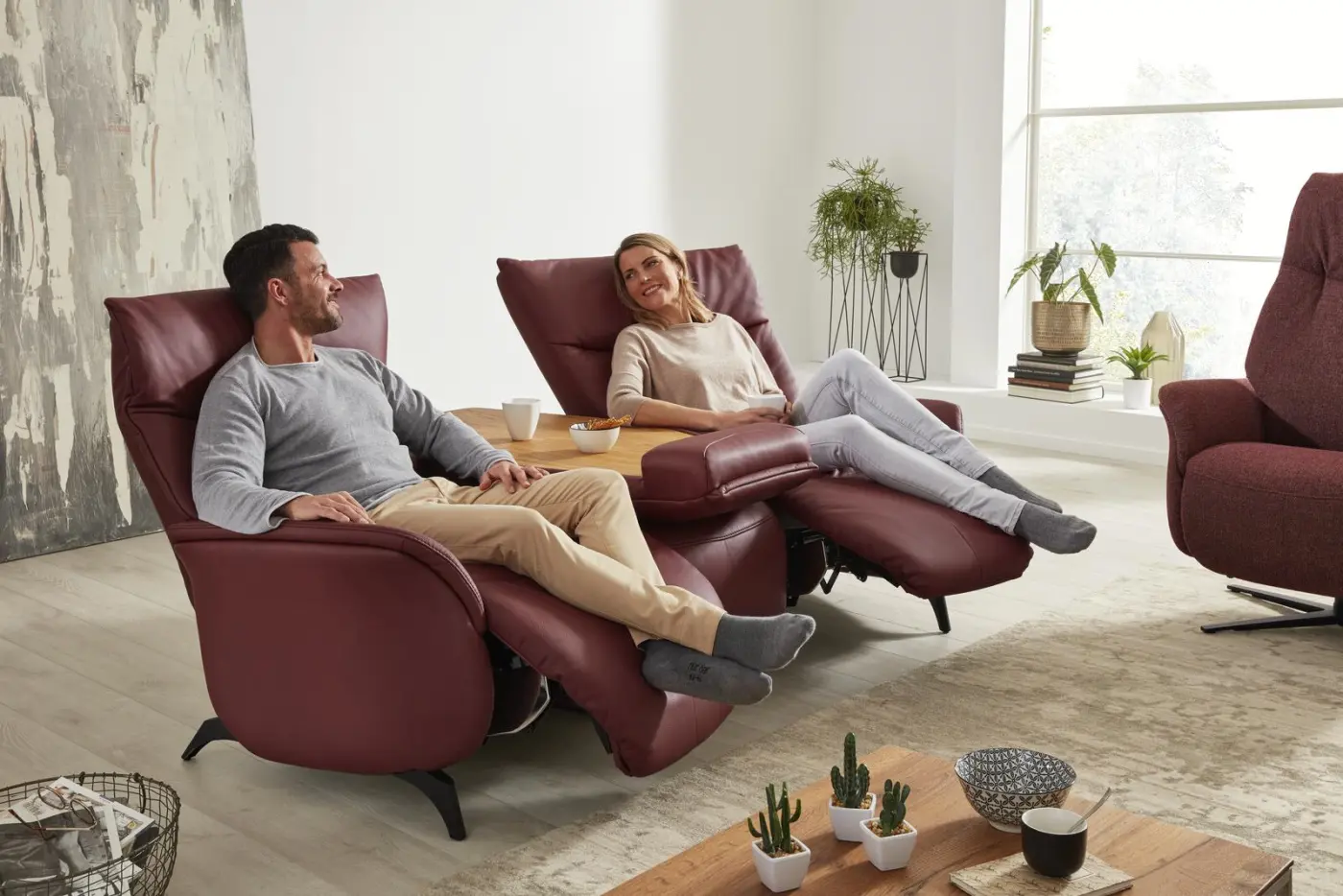 INTERLIVING Trapezsofa Serie 4210 mit Verstellung dunkelrot ca. 220 cm breit