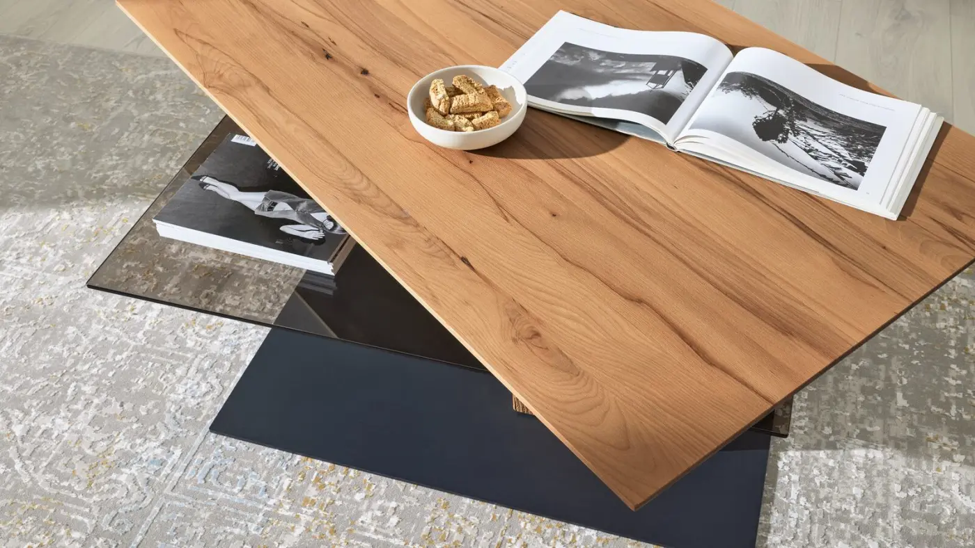 Interliving Couchtisch Serie 2026 Riffeiche massiv/Glas ca. 125 x 44 x 75 cm