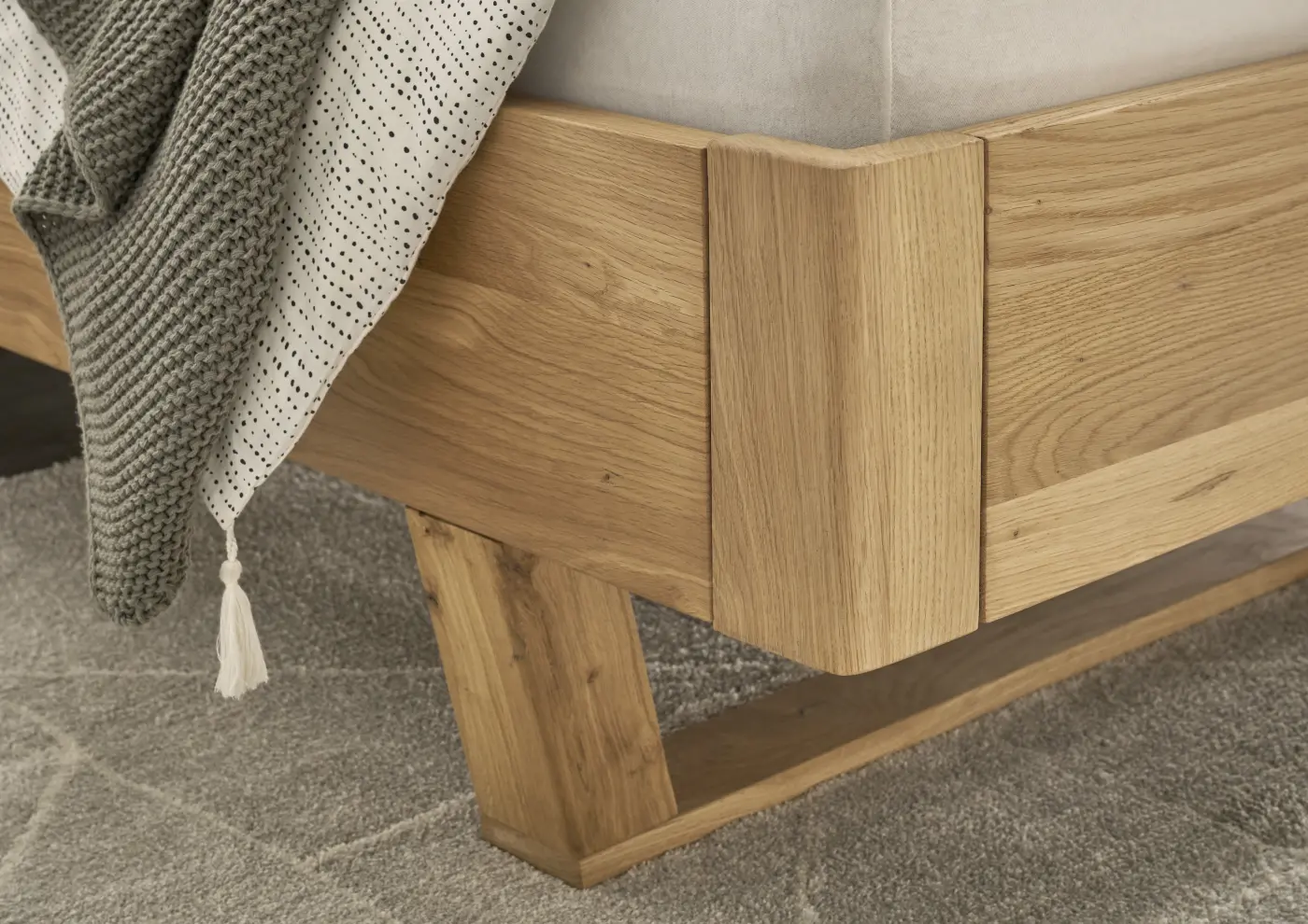 Schlafkontor Bettgestell Tjark Eiche massiv mit Polsterkopfteil beige LF 180x200 cm