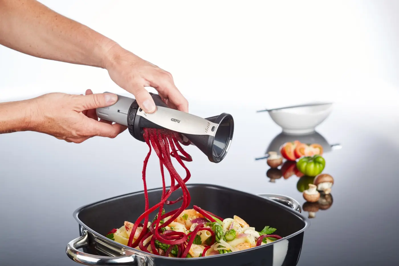 GEFU Spiralschneider SPIRELLI® 2.0 schwarz/silber hochwertiger Edelstahl|Kunststoff|Kunststoff