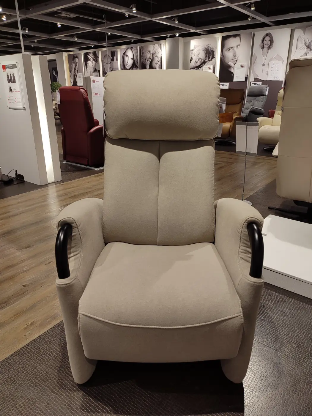 Hukla  Fernsehsessel bodennah 1 motorisch und Aufstehhilfe CM-HU1157  Kira ecru