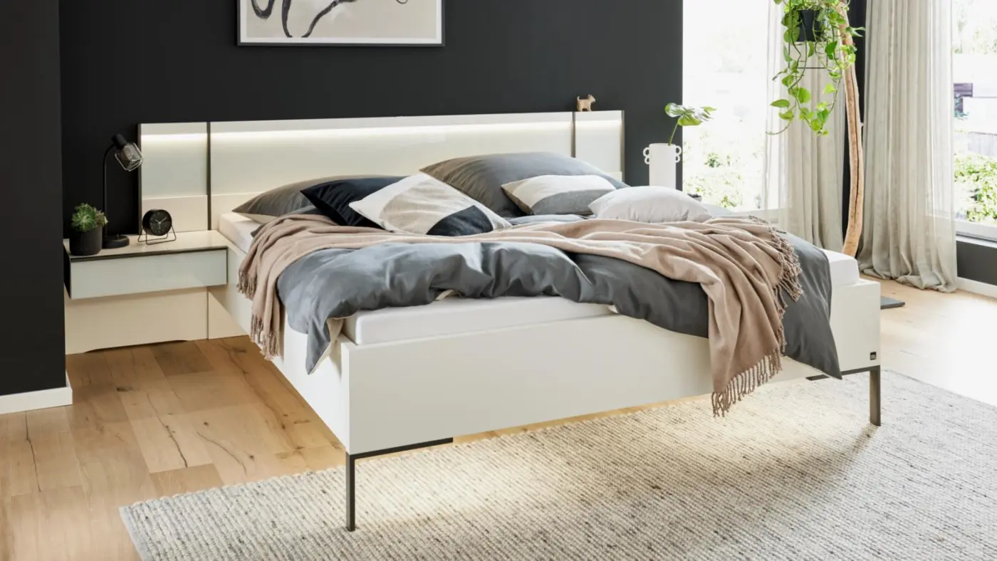 Interliving Schlafzimmer Kombination Serie 1033 weiß mit Glaseinlage mit Zubehör